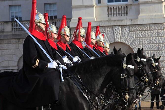 Changing of the Guard Walking Tour in London at Buckingham Palace - Buckingham Palace without entering the palace