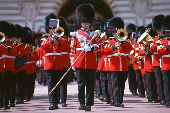 Changing of the Guard Walking Tour in London at Buckingham Palace - Watching the Changing of the Guard from several angles
