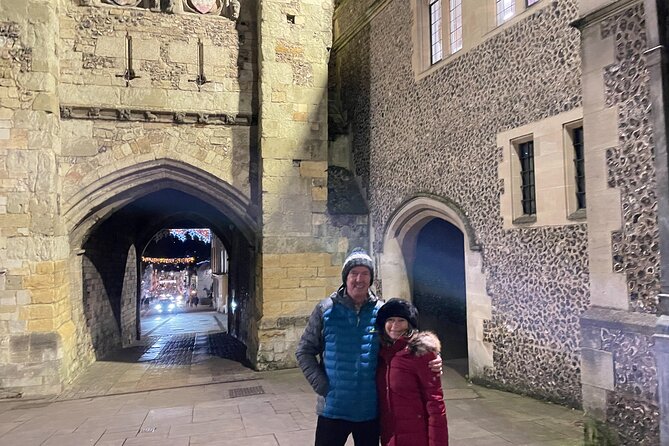 Christmas Mulled Wine Walk of Winchester - A Christmas walk from Castle Avenue to the cathedral