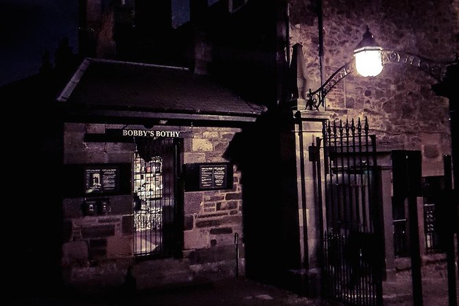 City of the Dead: The Double Dead Tour - Guides who carry the evening