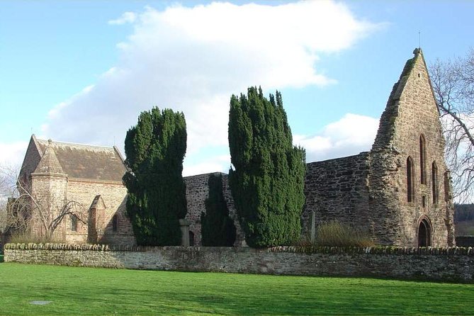 Clan Tour - OUTLANDER series and Loch Ness - Loch Ness and the short monster stop