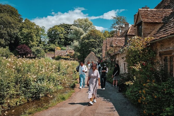 Cotswolds Day Trip from London with Optional Village Lunch - Leaving London for the Cotswold hills