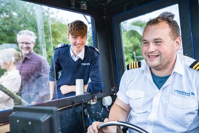 Daytime Sightseeing Boat Cruise in York - Live commentary can make or break the ride