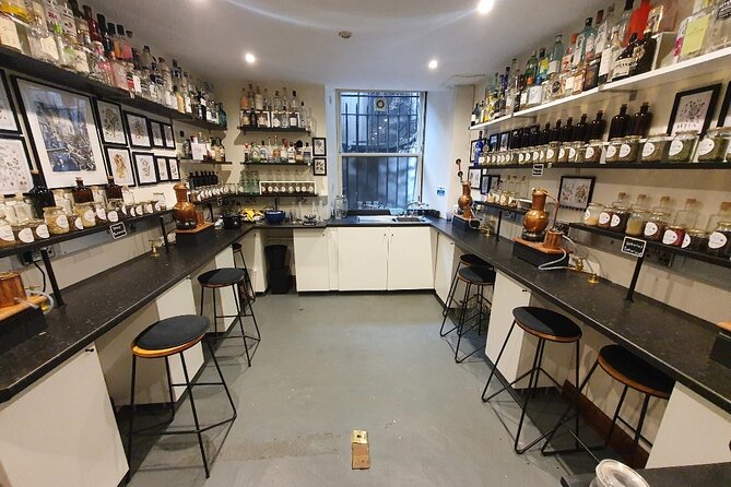 Distill a bottle of Gin on mini copper stills - Making gin instead of merely drinking it