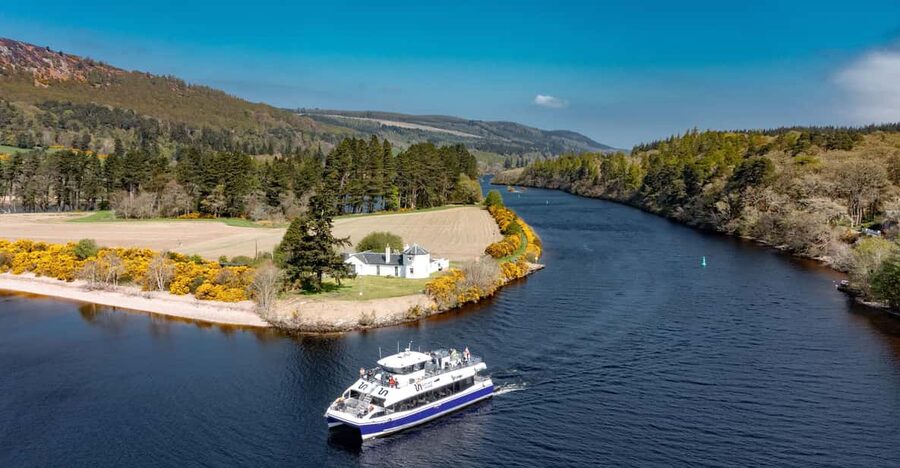 Dochgarroch: Caledonian Canal and Loch Ness 50min Cruise - A short cruise with a proper Highland setting