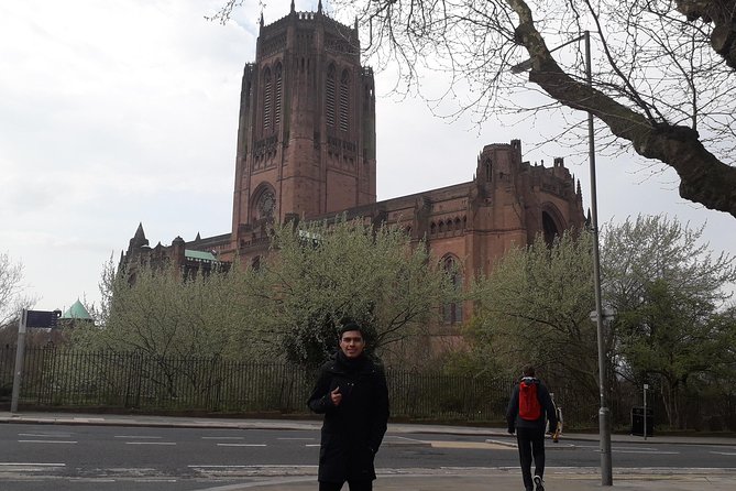 Downtown Liverpool Walking Tour - In Spanish - Walking through Liverpool ONE