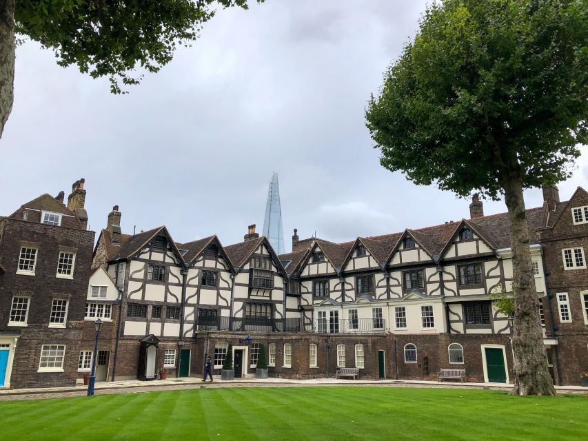 Early Access:Tower of London Opening Ceremony & Royal London - Walking through royal Westminster for 75 minutes