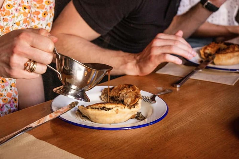 Eating London: Twilight Soho VIP Food & Drinks Tour - Chinatown and Bun House