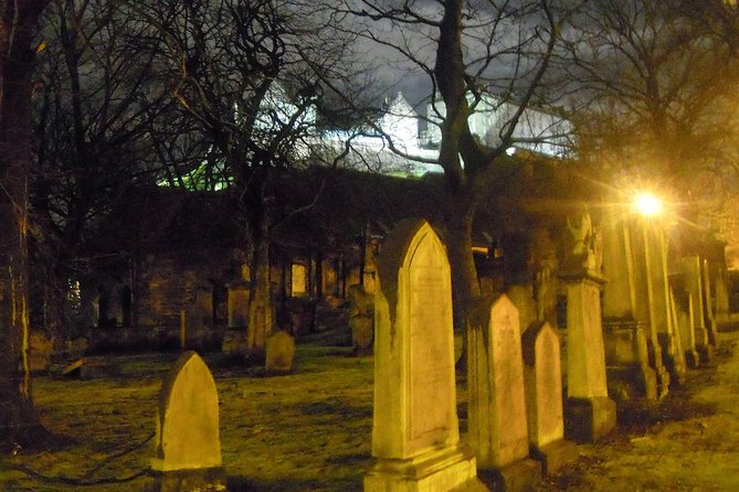 Edinburgh 2 Hour Nighttime Ghost Tour Italian Tour Guide - Who will enjoy this Italian tour most?