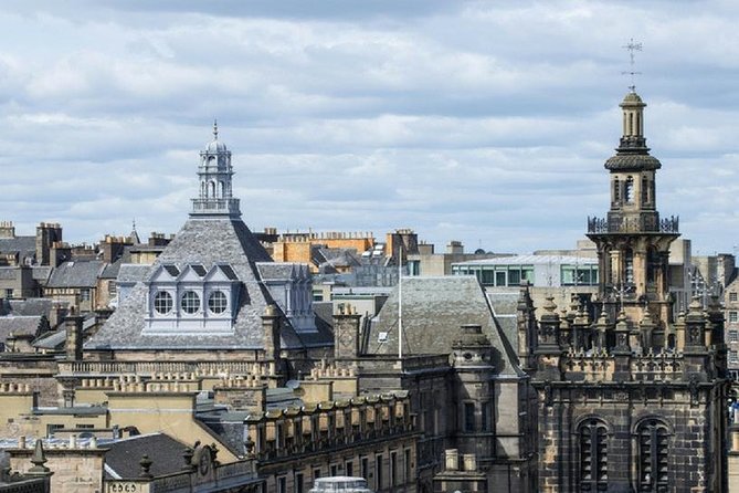 Edinburgh 3 Hour Walking Tour Italian Tour Guide - Following the Royal Mile for 30 minutes