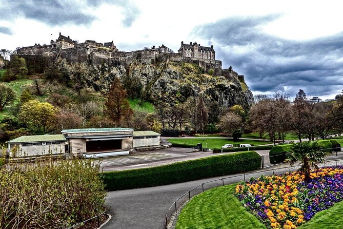 Edinburgh Castle Guided Tour - Tickets Included - From the Royal Mile to the castle gate