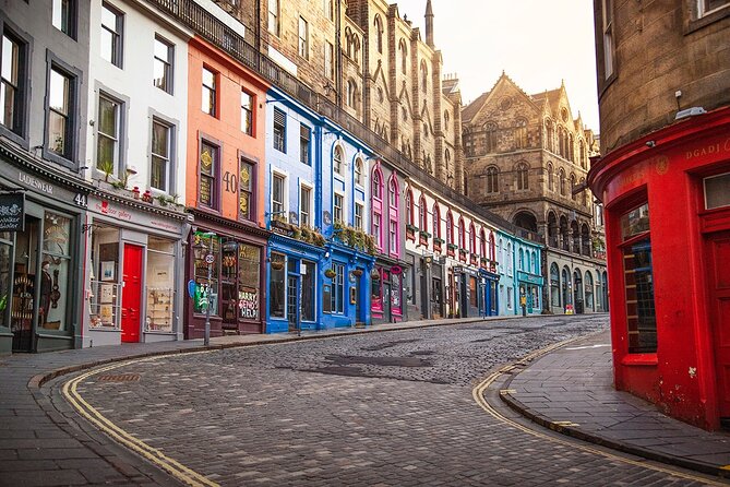 Edinburgh Castle & Royal Mile Walking Tour - Ticket Included - The guides and the tone of the walk