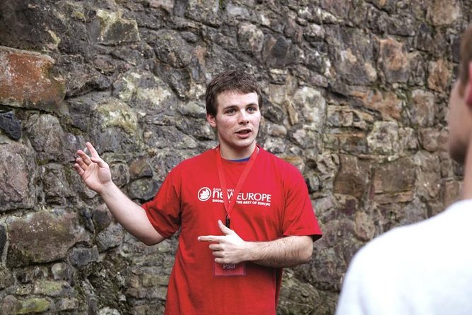Edinburgh Darkside Walking Tour: Mysteries, Murder and Legends - Starting on the Royal Mile after dark
