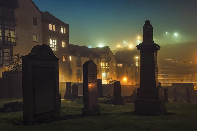 Edinburgh Darkside Walking Tour: Mysteries, Murder and Legends - Choosing between two historic burial grounds