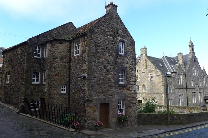 Edinburgh: Dean Village Circus Lane Walking Tour with a Local - Why this walk makes sense in Edinburgh