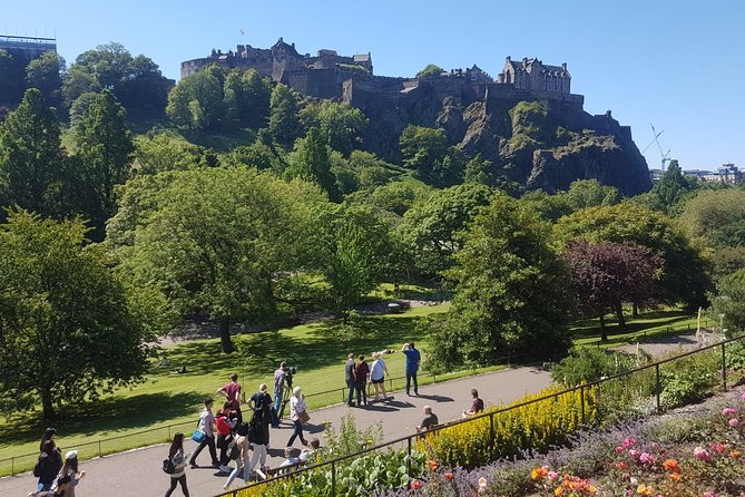 Edinburgh: Dean Village Circus Lane Walking Tour with a Local - The Scott Monument and a short pause for photos