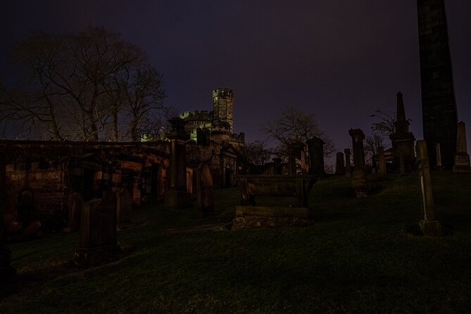 Edinburgh Ghost Tour: Mysteries, Legends and Murders - Starting at 351 High Street on the Royal Mile