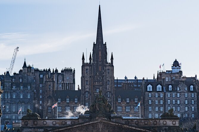 Edinburgh Ghost Tour: Mysteries, Legends and Murders - The guides make or break the evening