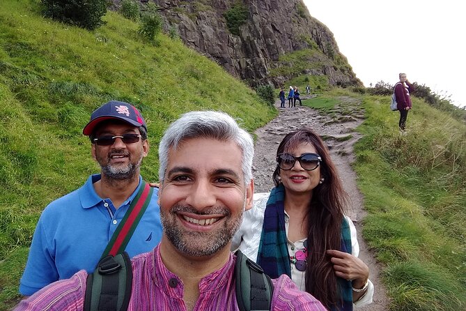 Edinburgh Highlights & Hidden Gems: Private Tour with a Local - Old Town streets, whisky, and local food