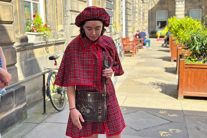 Edinburgh Historical Gems Tour with Whisky & Local Flavours - The final approach to Holyroodhouse