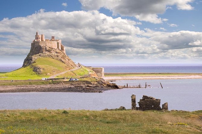 Edinburgh: Holy Island, Alnwick Castle & Kingdom of Northumbria - Alnwick Castle, gardens, and film connections