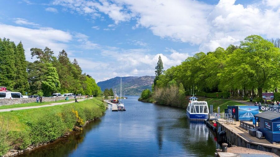 Edinburgh: Loch Ness, Glencoe, and Highlands Day Tour - Leaving Edinburgh and reaching Callander