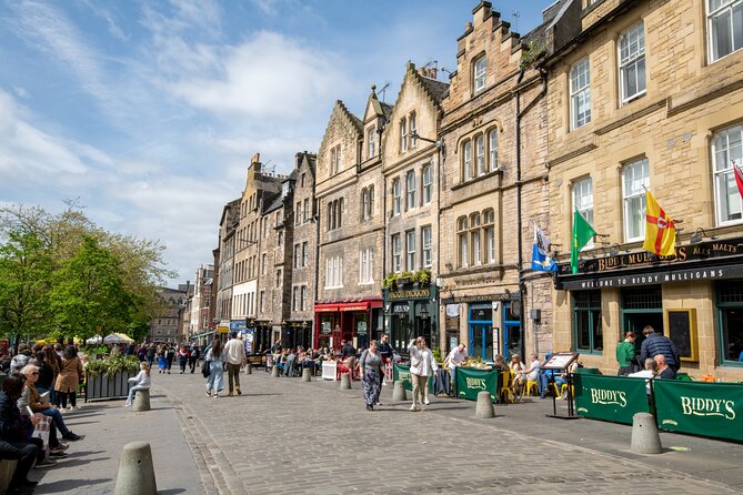 Edinburgh Old Town: Historical Guided Walking Tour - Finishing at Greyfriars Kirkyard