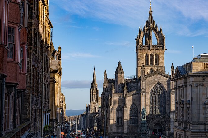 Edinburgh Old Town: Historical Guided Walking Tour - Medieval stories, modern Edinburgh, and local legends