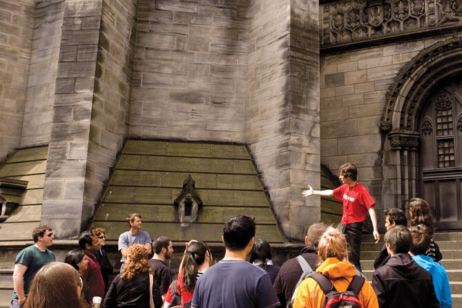 Edinburgh: Old Town's Highlights Walking Tour - Price, pace, and group size