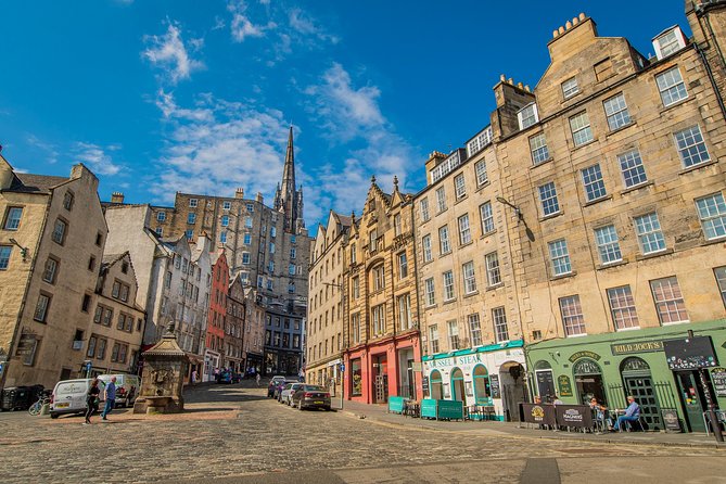 Edinburgh Photography Masterclass - Private Photography Lesson - Edinburgh after dark: shutter speed, ISO, and light