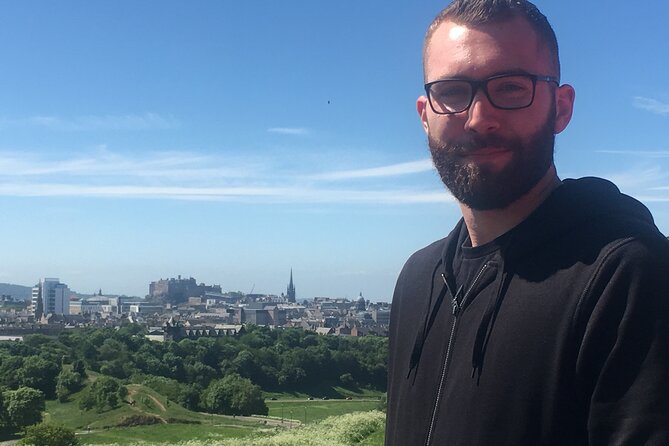 Edinburgh Private Tour with a Local - Highlights & Hidden Gems - The Royal Mile and the closes beside it