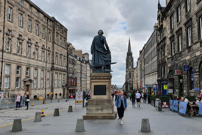 Edinburgh Private Walking Tour - Advocate’s Close and a view across Edinburgh