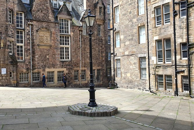 Edinburgh Private Walking Tour - Victoria Street, local life, and the final stretch