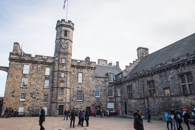 Edinburgh Skip-the-Ticket-Line Castle Walking Tour - Starting on the Royal Mile at 2pm
