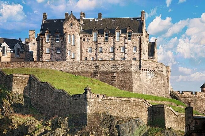 Edinburgh Skip-the-Ticket-Line Castle Walking Tour - Staying inside until 5pm