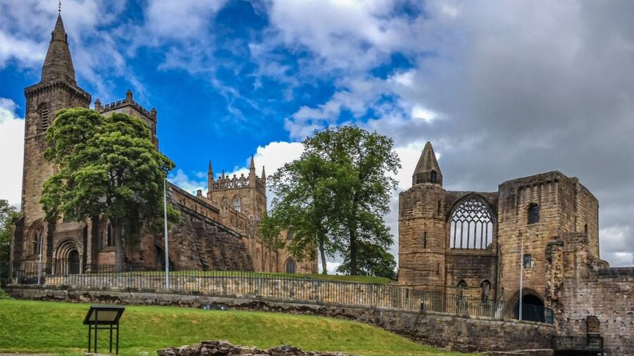 Edinburgh: St Andrews, Dunfermline Abbey and Fife Coast Tour - Queensferry and the Forth bridges