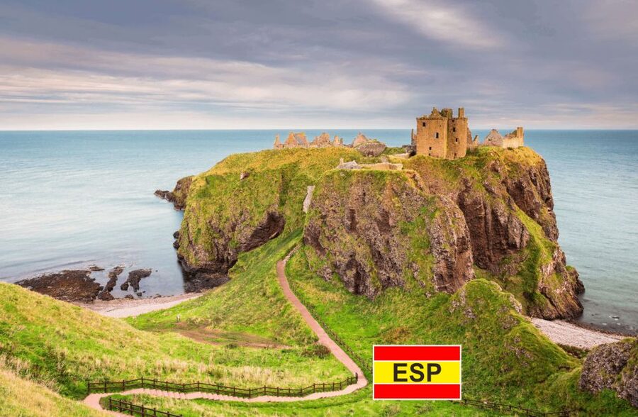 Edinburgh: St Andrews, Dunnottar Castle & Falkland Tour - Falkland, a village with an Outlander past