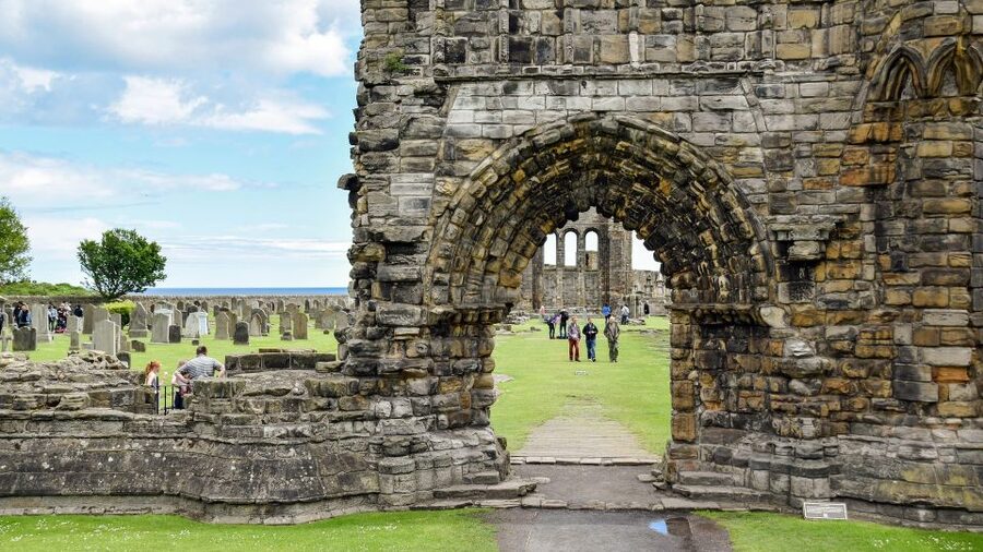 Edinburgh: St Andrews, Dunnottar Castle & Falkland Tour - A short Dundee stop for the RRS Discovery