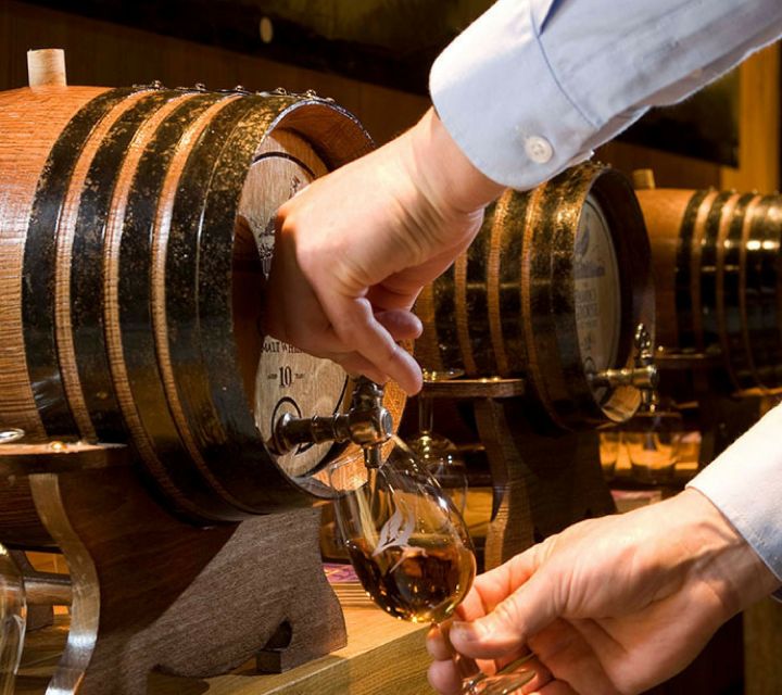 Edinburgh: Stirling, Whisky and St Andrews Tour in Spanish - Two hours in St Andrews