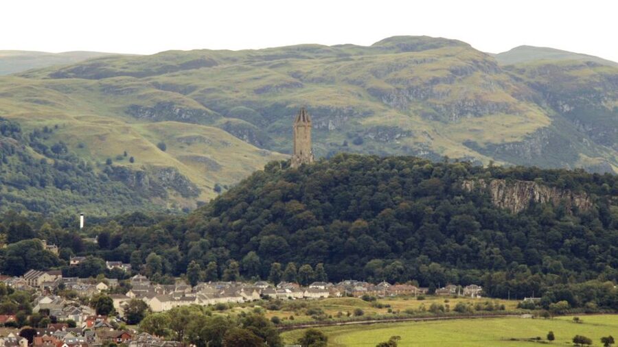 Edinburgh: Stirling, Whisky and St Andrews Tour in Spanish - Timing, meeting point, and comfort