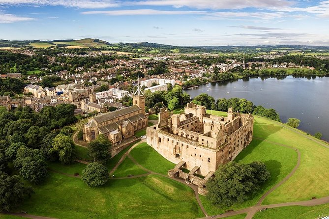 Edinburgh: The Outlander, Palaces & Jacobites Tour - The Forth Bridges as a winter alternative