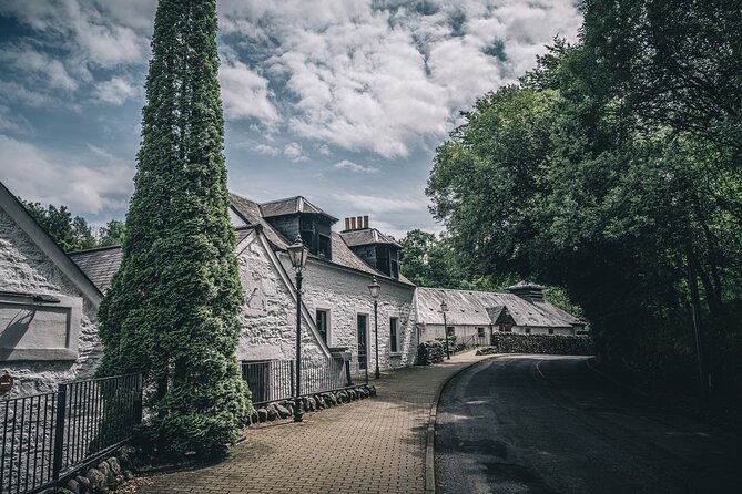 Edinburgh: The Ultimate Whisky Experience Tour - From Edinburgh to the Forth Bridges