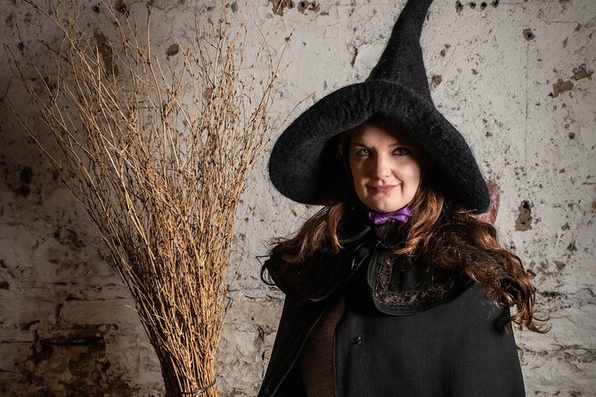 Edinburgh: Witches & Haunted History Walking Tour - Upper Bow looks over a famous street