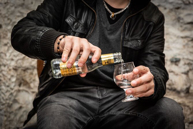 Evolution of Gin and Underground Gin Tasting in Edinburgh | 1hr - Four tastings, mixed to suit you