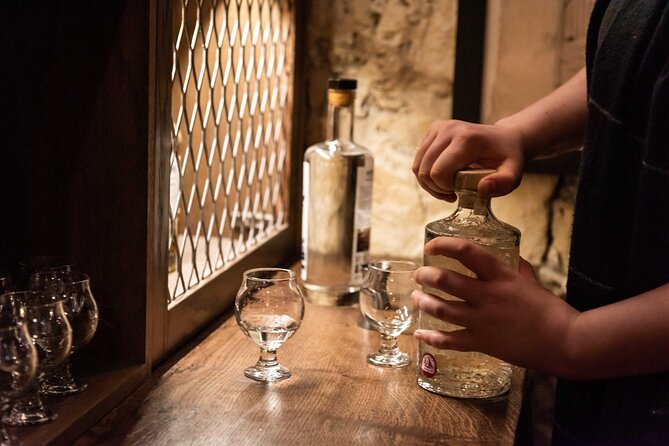 Evolution of Gin and Underground Gin Tasting in Edinburgh | 1hr - Who should book this Edinburgh gin tasting?