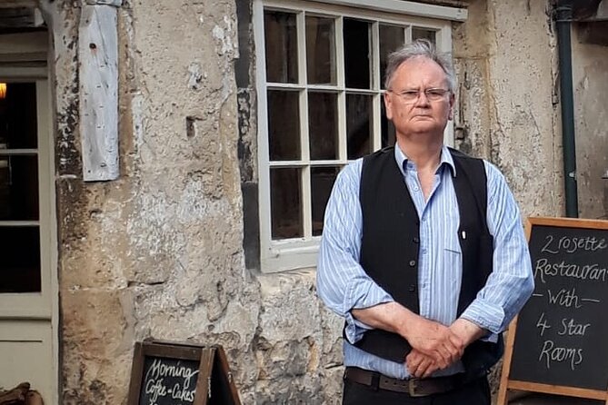 Exceptional Bath tour guide making your visit splendidly memorable. - The downhill return through modern Bath