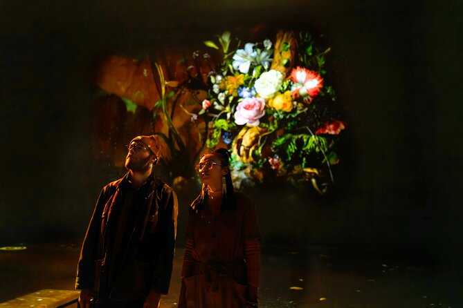 Frameless - Immersive Art Experience in London - The Art of Abstraction: A digital maze of shapes and light