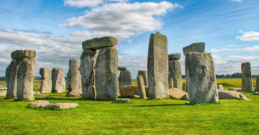 From Birmingham: Stonehenge & Bath Day Tour - Two major sights, one very full day