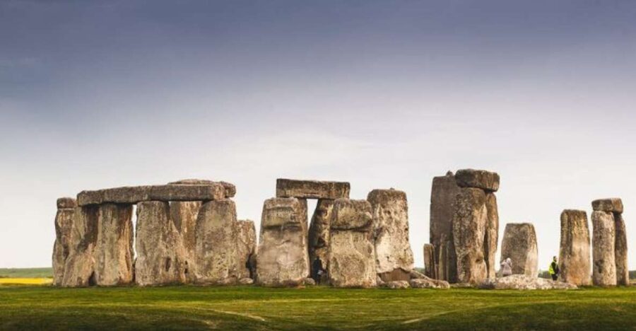 From Bristol: Stonehenge and Cotswold Villages Day Tour - Avebury and its enormous stone circle