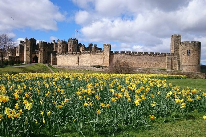 From Edinburgh: 1-day Outlander Tour - attractions included - Doune Castle and its very full screen career